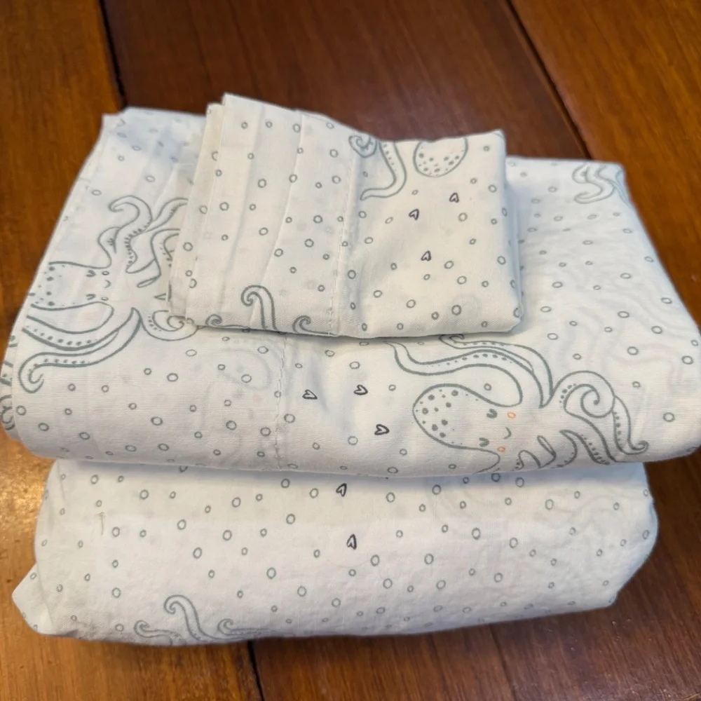 Crate & Barrel Land of Nod Octopus Aquatic Life toddler sheet set